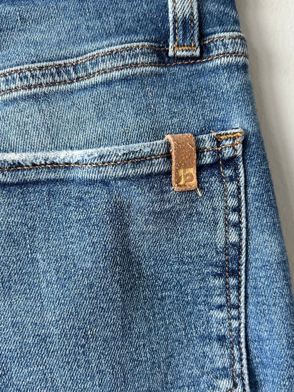 Joe's Jeans The Callie High Rise Cropped Bootcut Jeans Size 24 Medium Wash - Picture 8 of 13